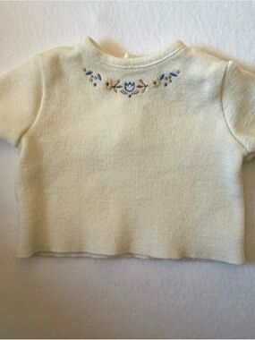 B.T. Kids Girls Cream Knit Top with Blue Floral Embroidery Size 3-6 Months